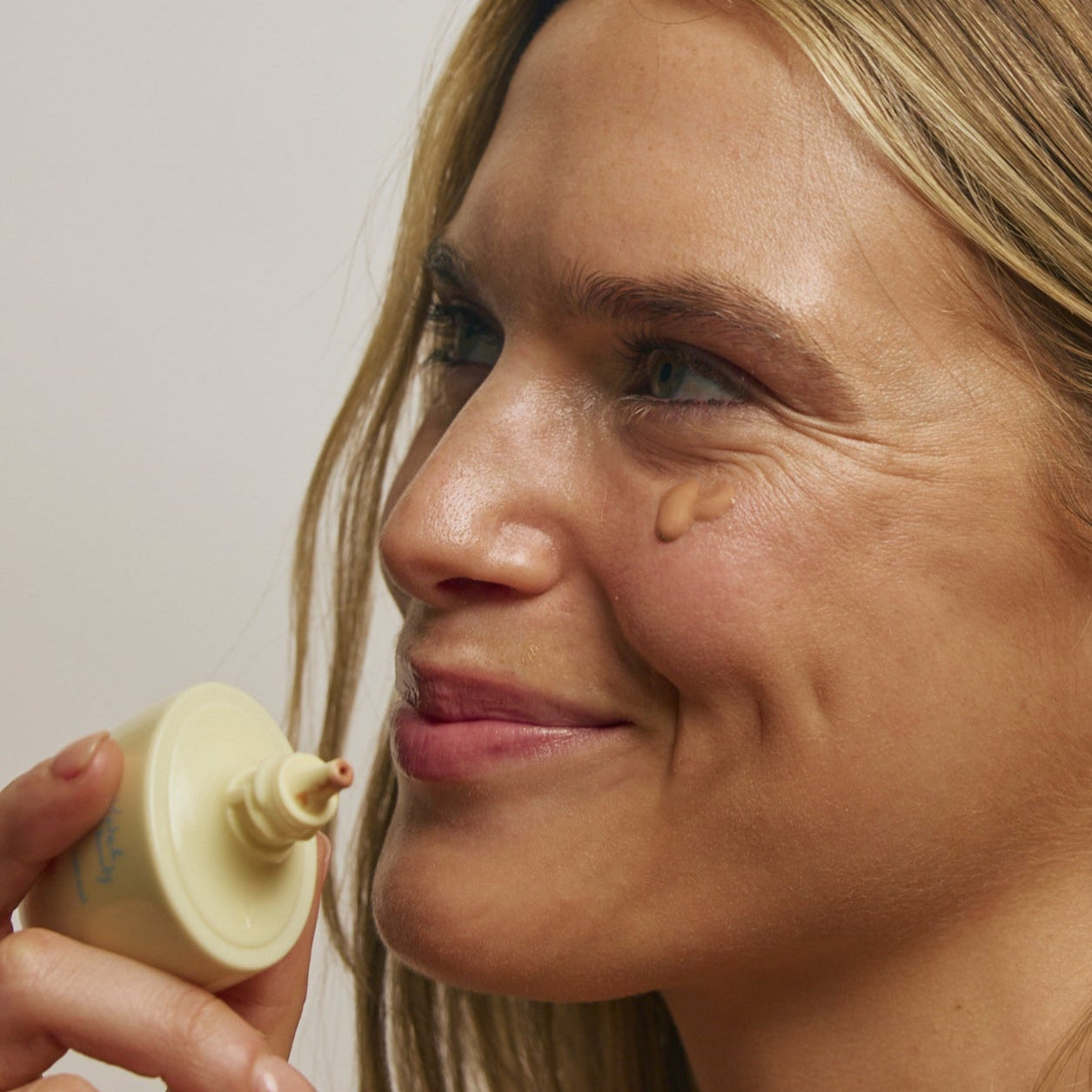 health retreat tinted glow serum